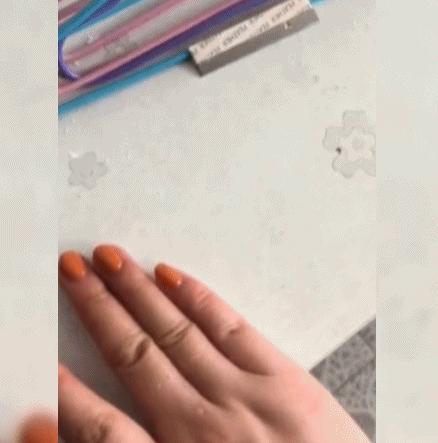 DƬ